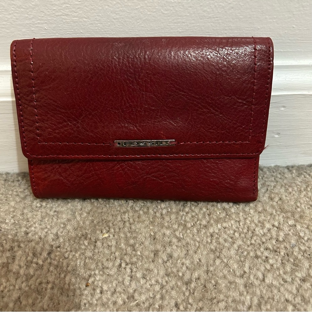 Fossil Red Tri Fold Leather Wallet Women’s Red Wine Colored